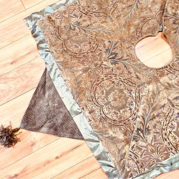 Villa Bacci new tags Christmas Tree Skirt rustic pins poms style holiday… - Picture 9 of 16